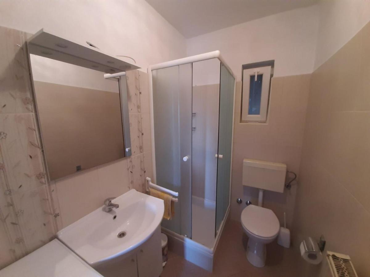 Apartment Spanjol Anka Rab Town Luaran gambar