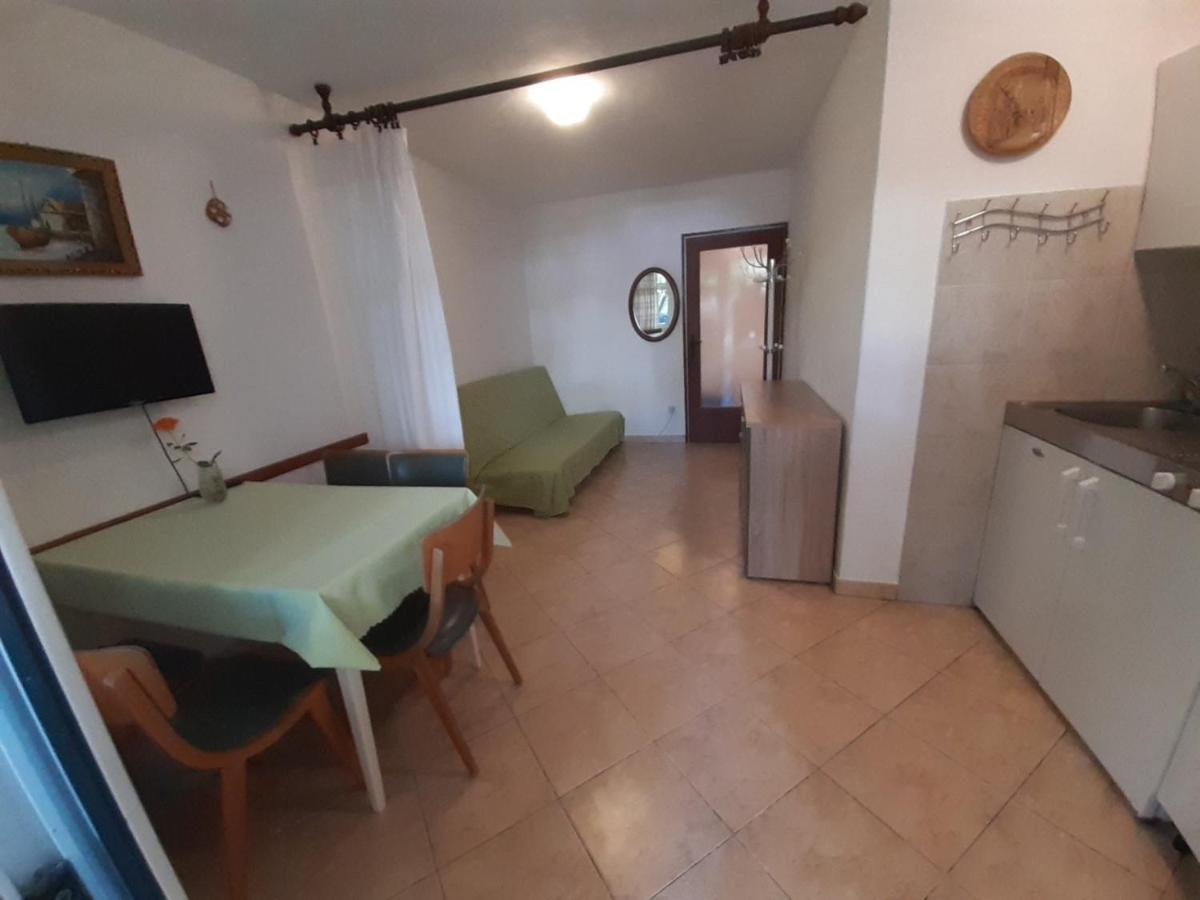 Apartment Spanjol Anka Rab Town Luaran gambar