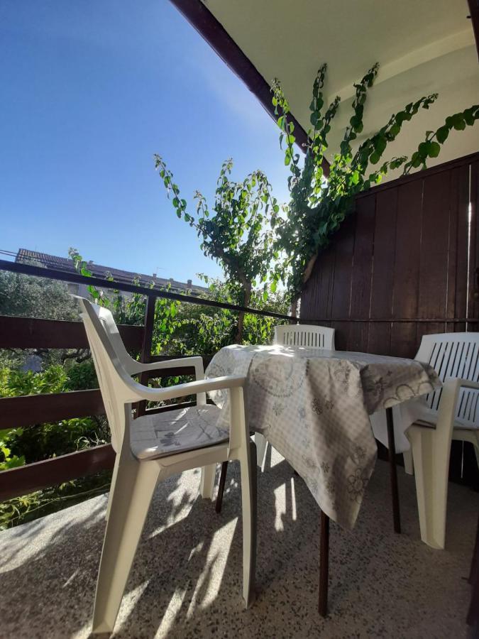 Apartment Spanjol Anka Rab Town Luaran gambar